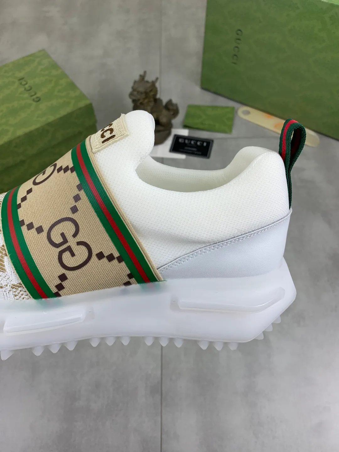 Men's shoes 💰P460💰[New style]🆘 Gucci [GUCCI] classic fashion high-top men's shoes, synchronized with counters, exquisite workmanship, exquisite color matching, the upper is made of original soft double G calfskin Gucci webbing ➕ first-layer pigskin lining ➕ pigskin feet The lasts made according to the original version are quite attractive both on the foot and in the placement. There is no need to comment on the good ones. They are absolutely versatile. Number of sizes: 38-44, 3️⃣colors🉑️ to choose from.
